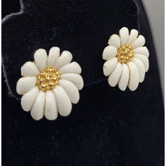 Vintage Monet Clip-On Daisy Earrings Gold & White Enamel Floral Design - Picture 1 of 5